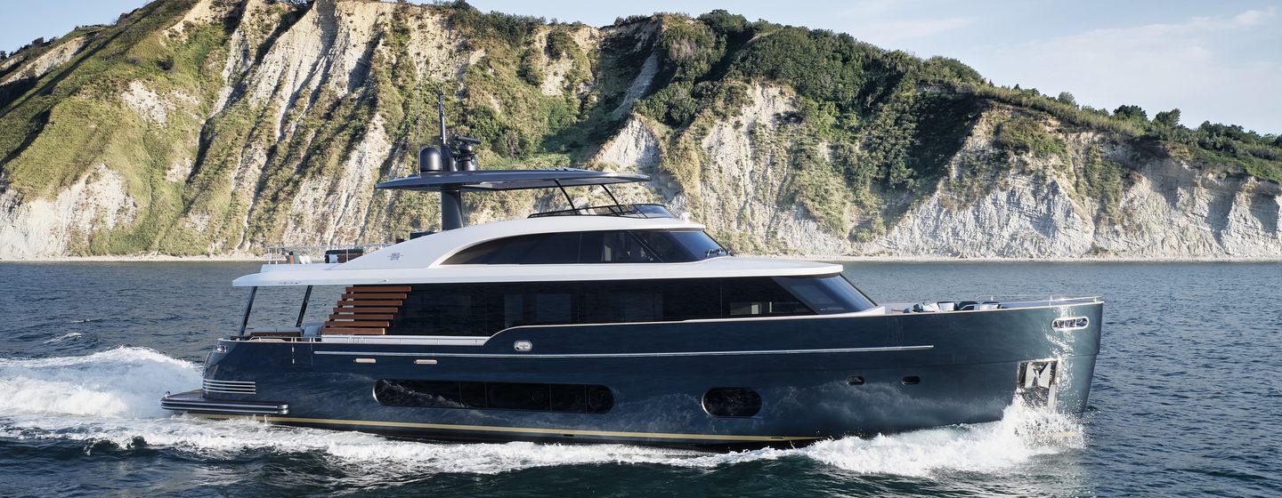 Azimut Magellano 25M Yachts, Example 1