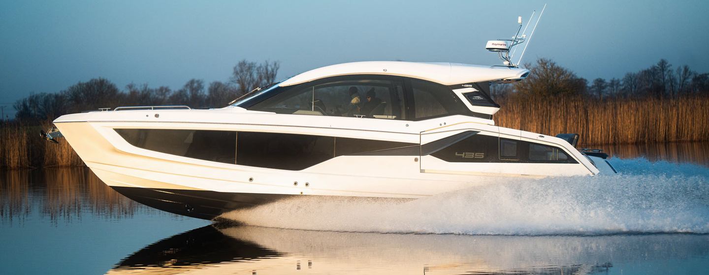 Galeon 435 GTI Boats, Example 1