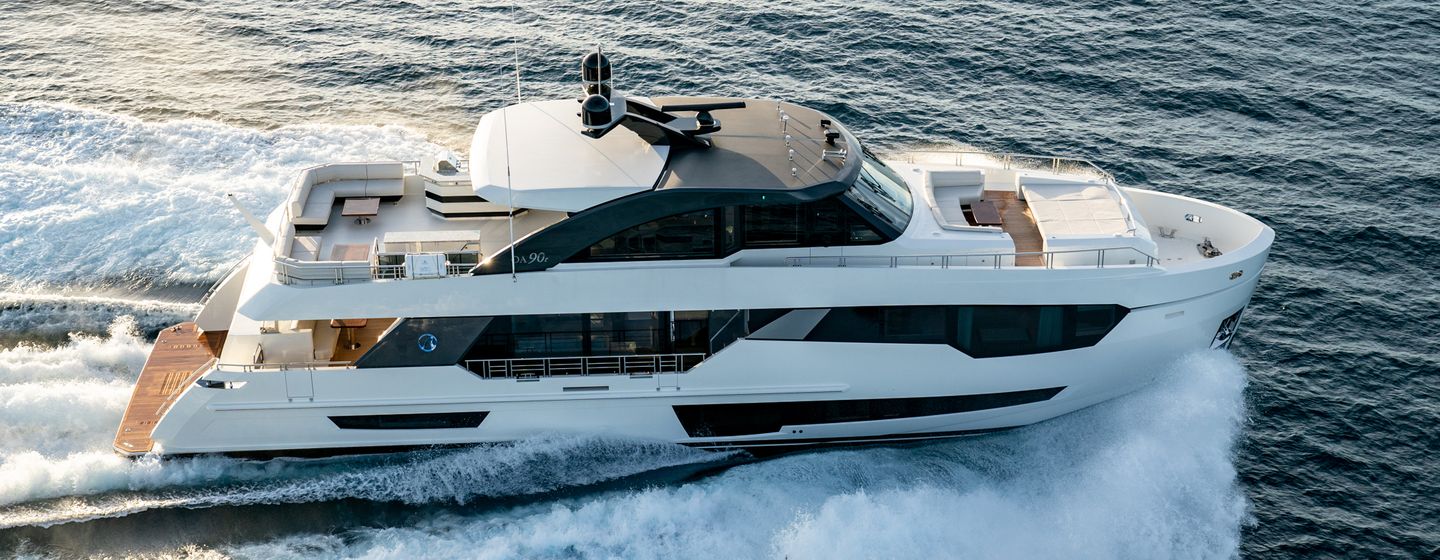 Ocean Alexander 28R Enclosed Yachts (2020 - 2021), Example 1