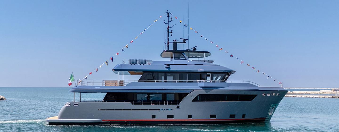 Motor yacht Haze² at launch and under way 