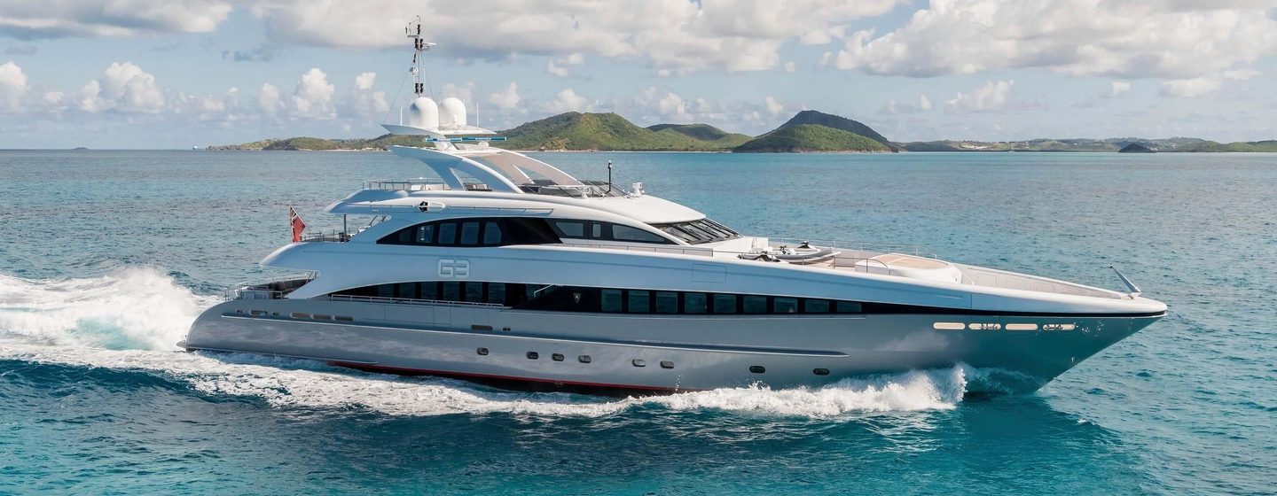 Motor yacht G3 underway at speed