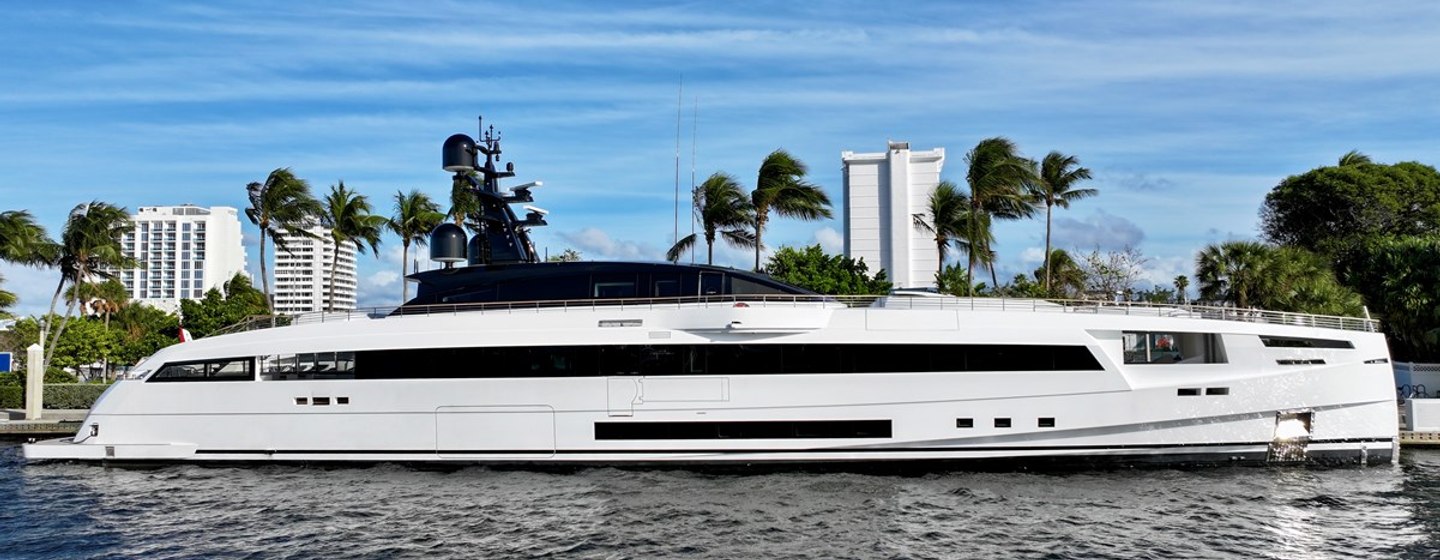 Superyacht Franklie at anchor 