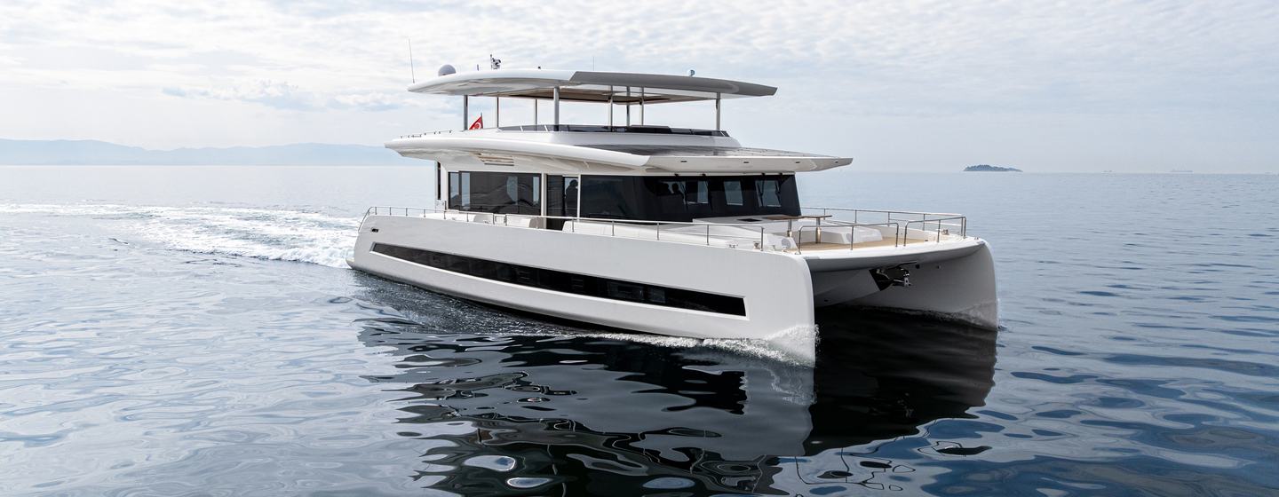 VisionF E-Cat 80 Catamarans, Example 1