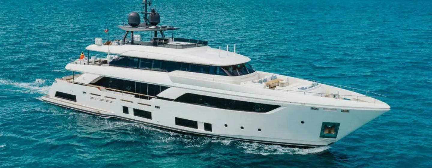 EROS yacht Navetta 37 underway