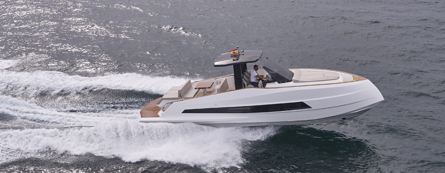 Astondoa 377 Coupé Boats, Example 1