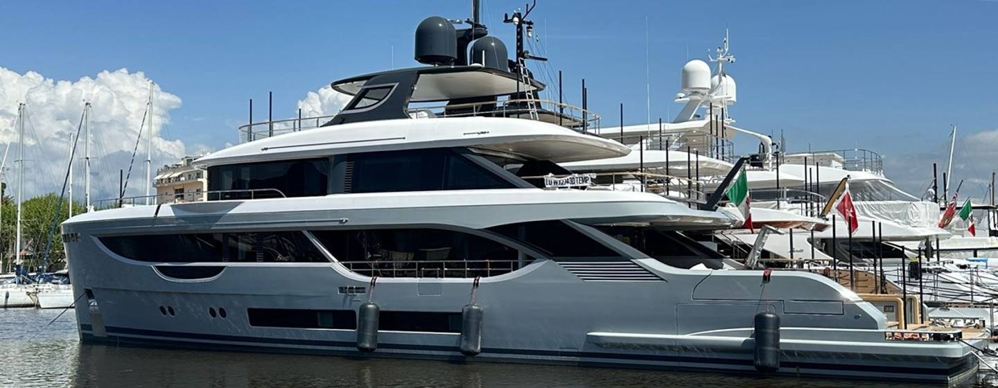 Benetti Oasis 34M