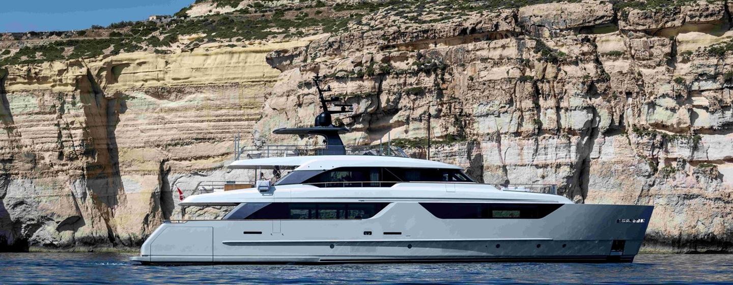 Superyacht Unique S under way 