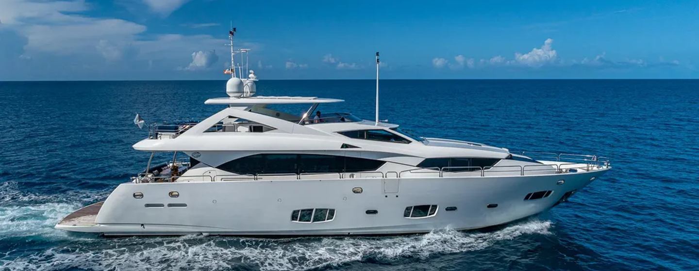 Motor yacht Emrys under way 