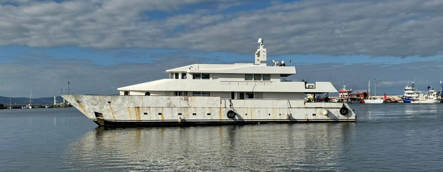 Salvaged 38m superyacht PROTON sold and heading for refit in Turkey photo 1