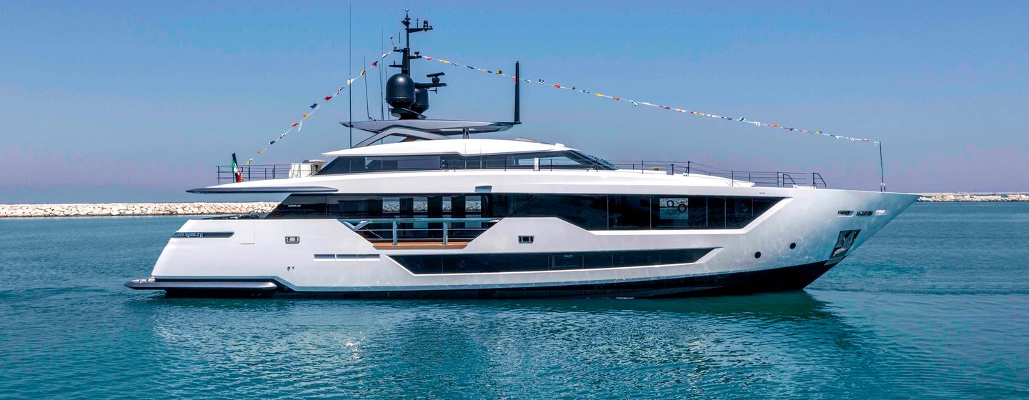 Custom Line launch 16th Custom Line 106 M/Y ÉTOILE  photo 1