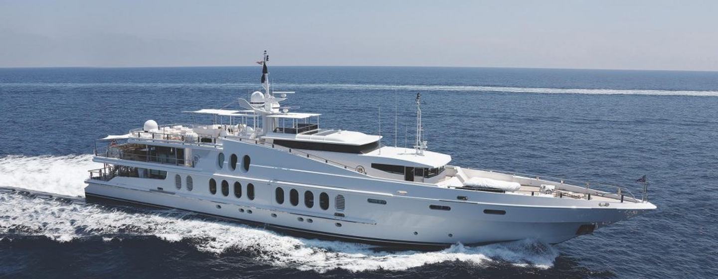 Superyacht Oceana I under way 