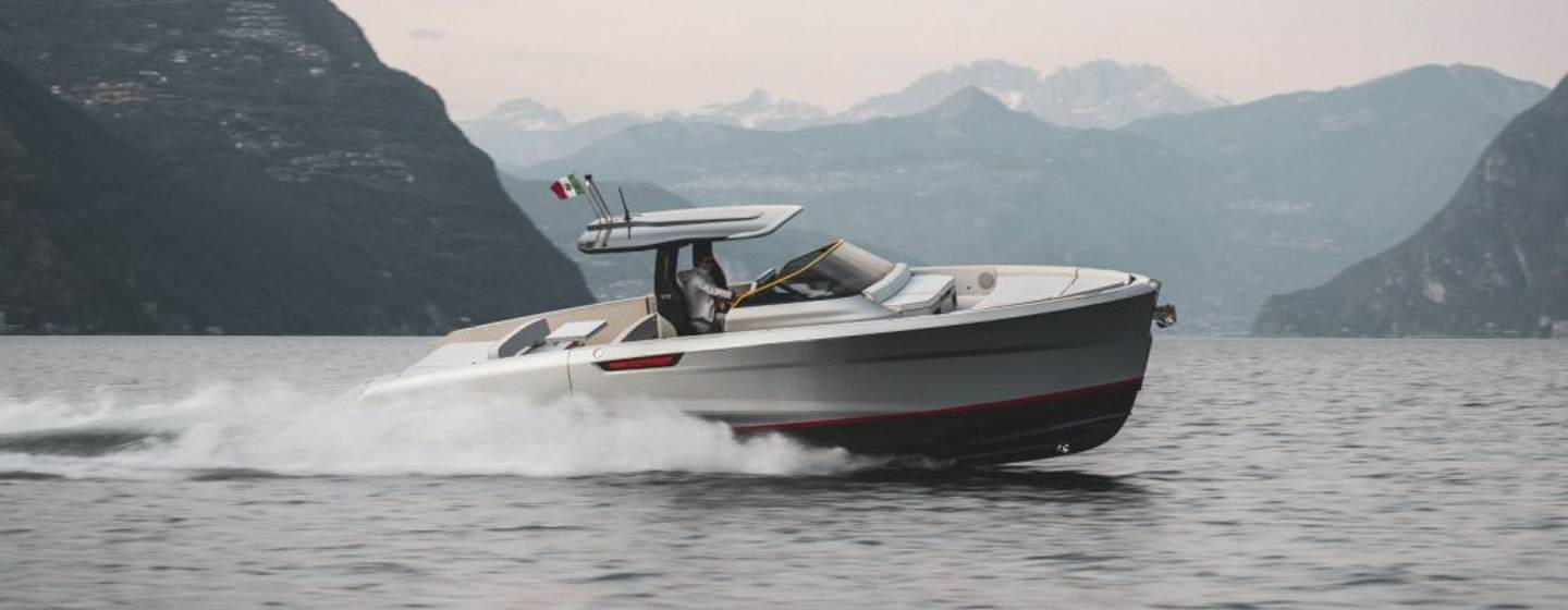 Bellini ASTOR 38 PISTA "One-Off" motor yacht under way 