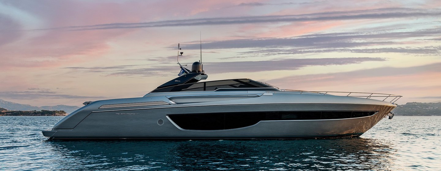 Riva 76' Bahamas Super Boats, Example 1