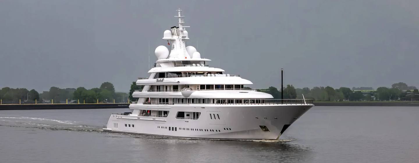 superyacht boardwalk underway view of bow 