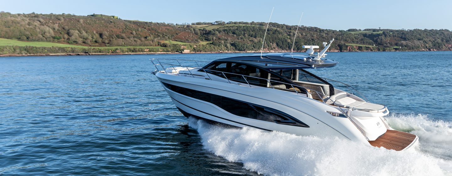 Sports Yacht vs Flybridge: What's the Difference? review