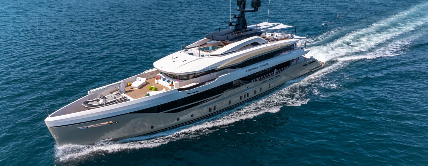 Superyacht ETERNAL SPARK running