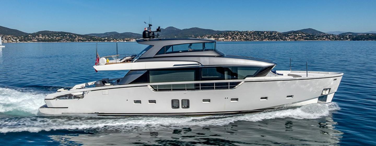 Sanlorenzo yacht Belle De Nuit underway side view 