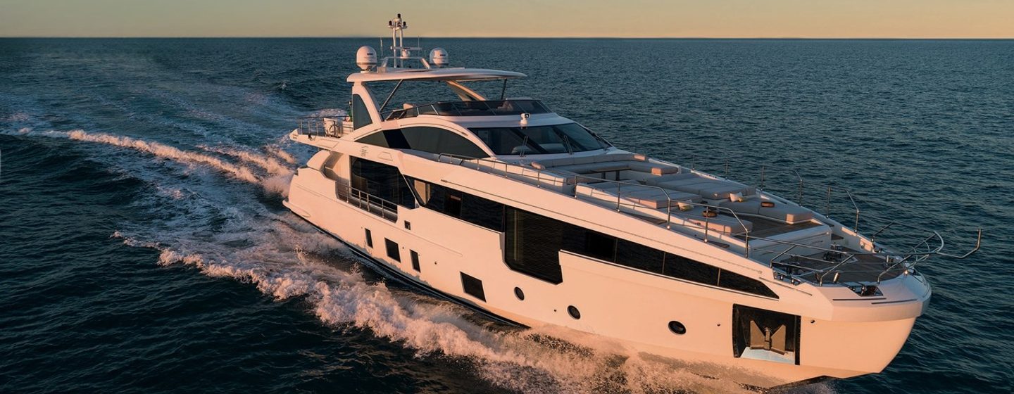 Superyacht One & Only under way 