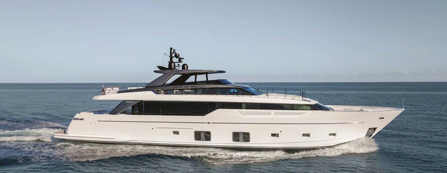 Superyacht Paname under way