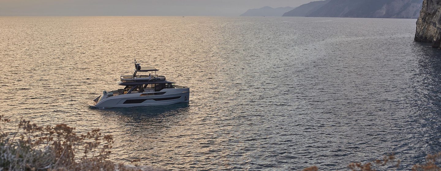 Explorer Yachts Explorer 62 Yachts, Example 1