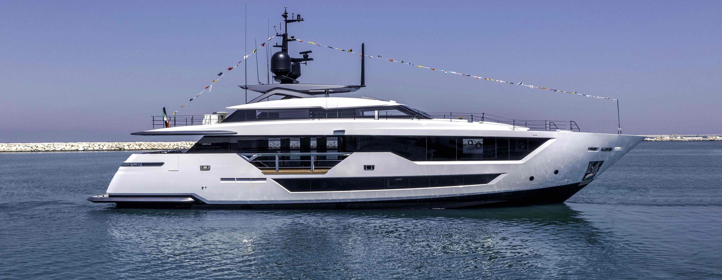 Custom Line launch 16th Custom Line 106 M/Y ÉTOILE  photo 1