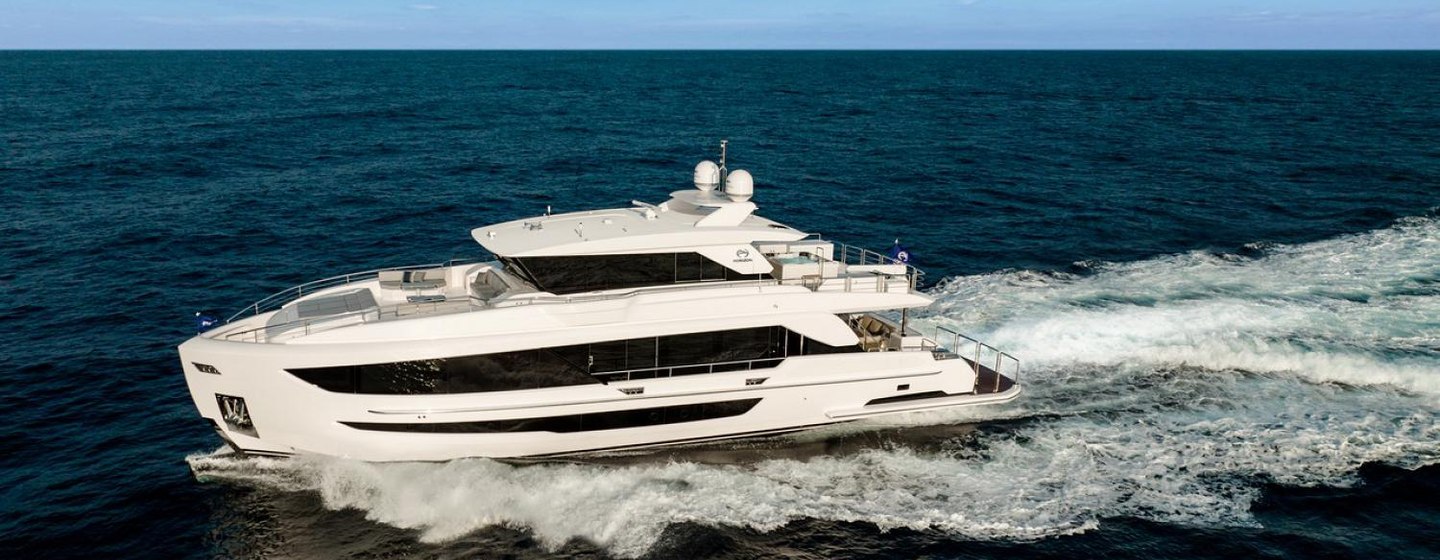 Horizon FD Series FD90 Skylounge Yachts, Example 1