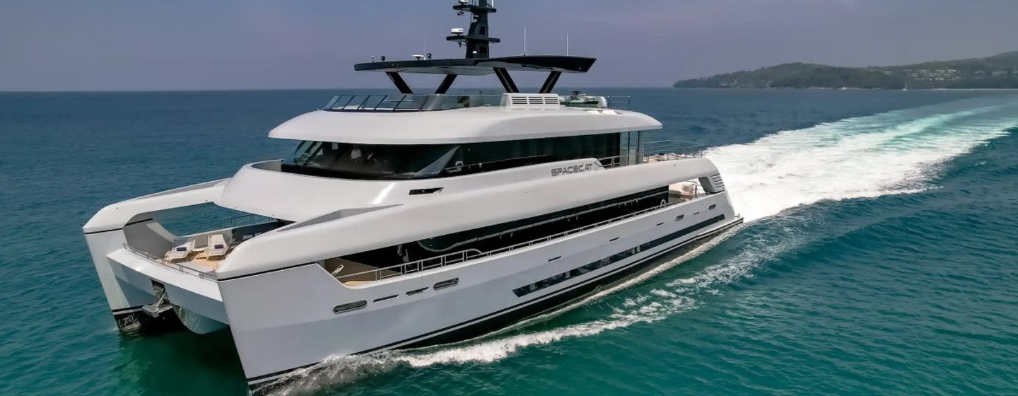  Catamaran SpaceCat under way 