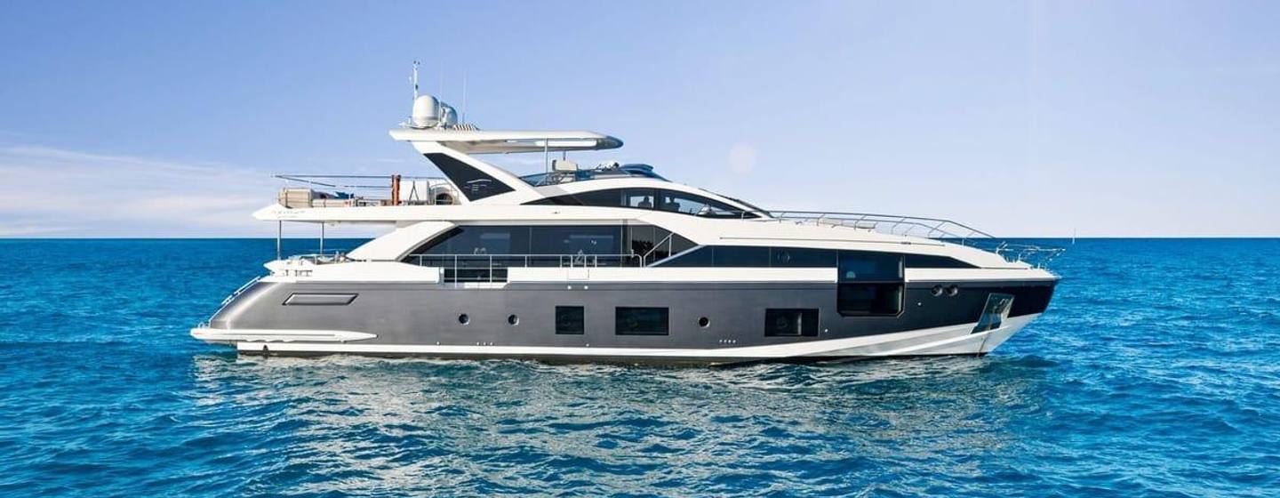 Azimut motor yacht Mastermind at anchor side view 