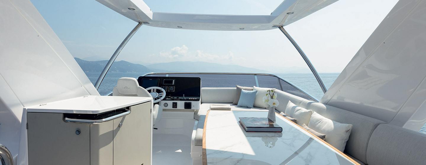 Sports Yacht vs Flybridge: What's the Difference? review