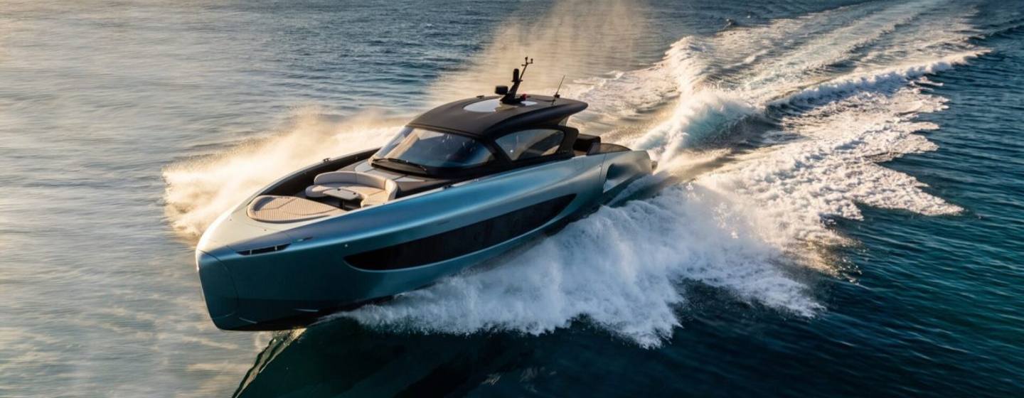 ICONA 70 Motor Yacht under way 