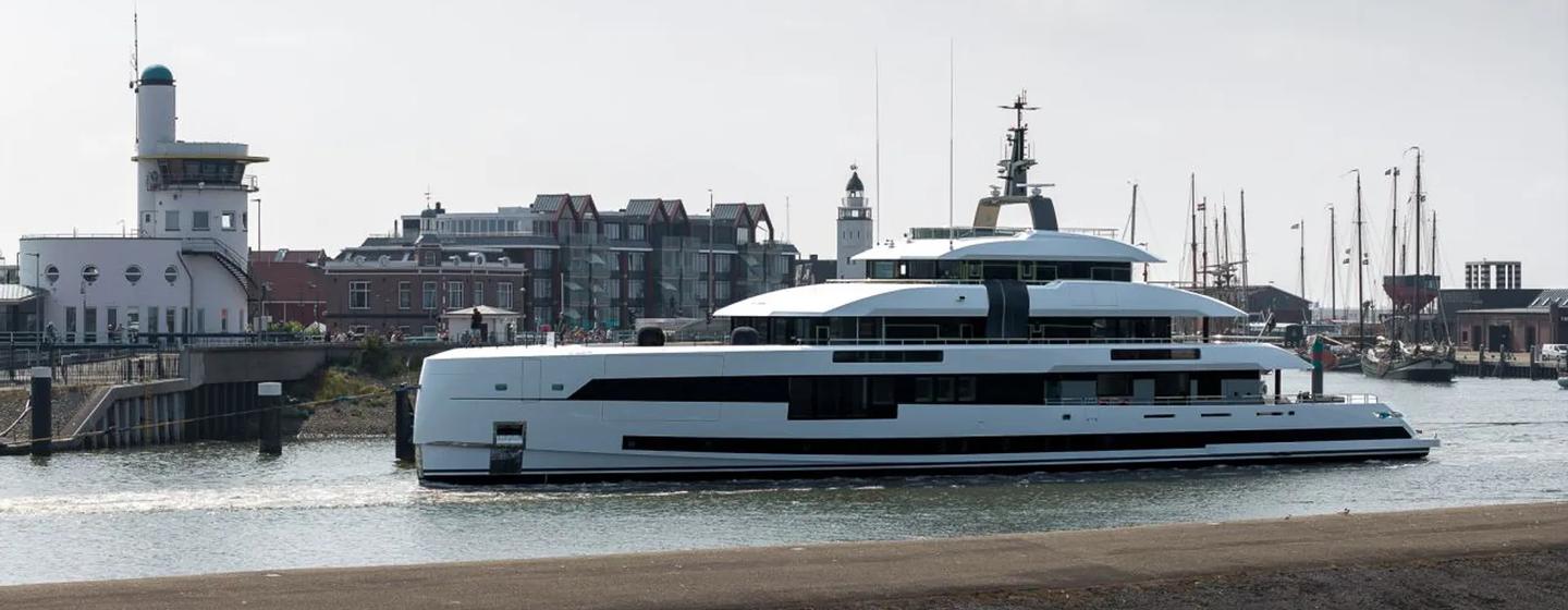 Heesen Superyacht Project Setteesettanta on way to sea trials
