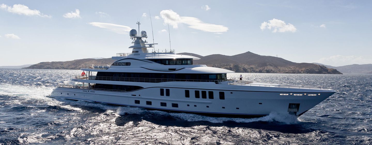 Superyacht Plvs Vltra starboard side