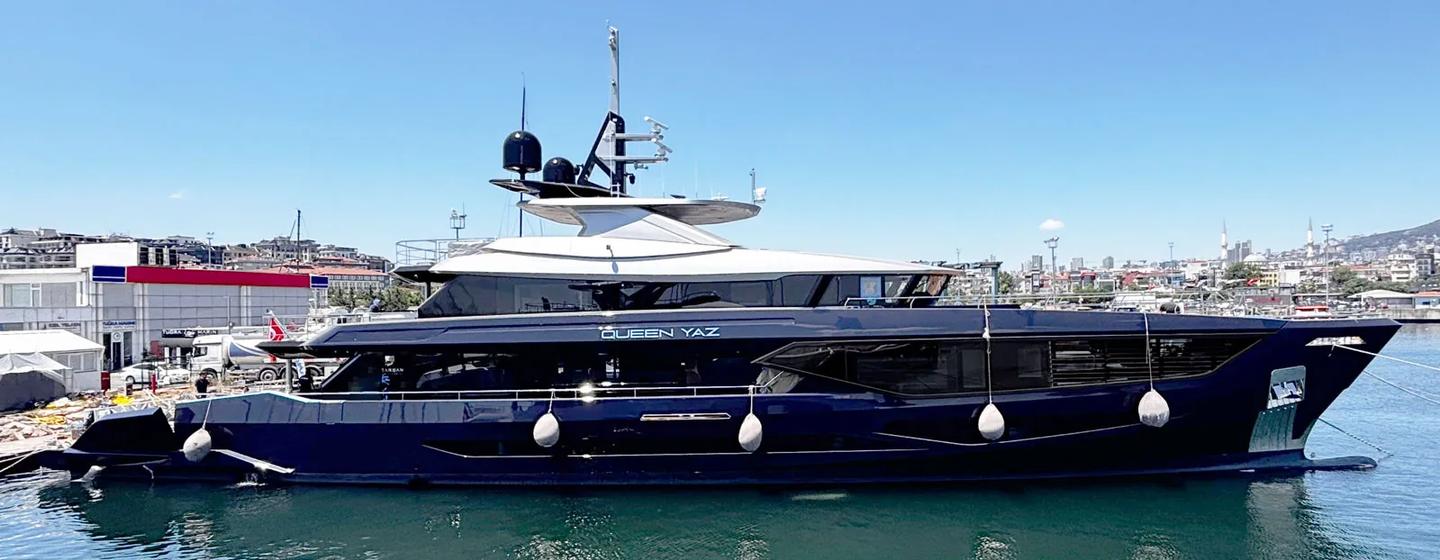 Dearsan superyacht Queen Yaz docked