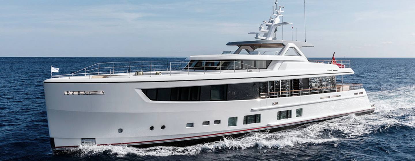 Ninth Mulder ThirtySix superyacht under way 