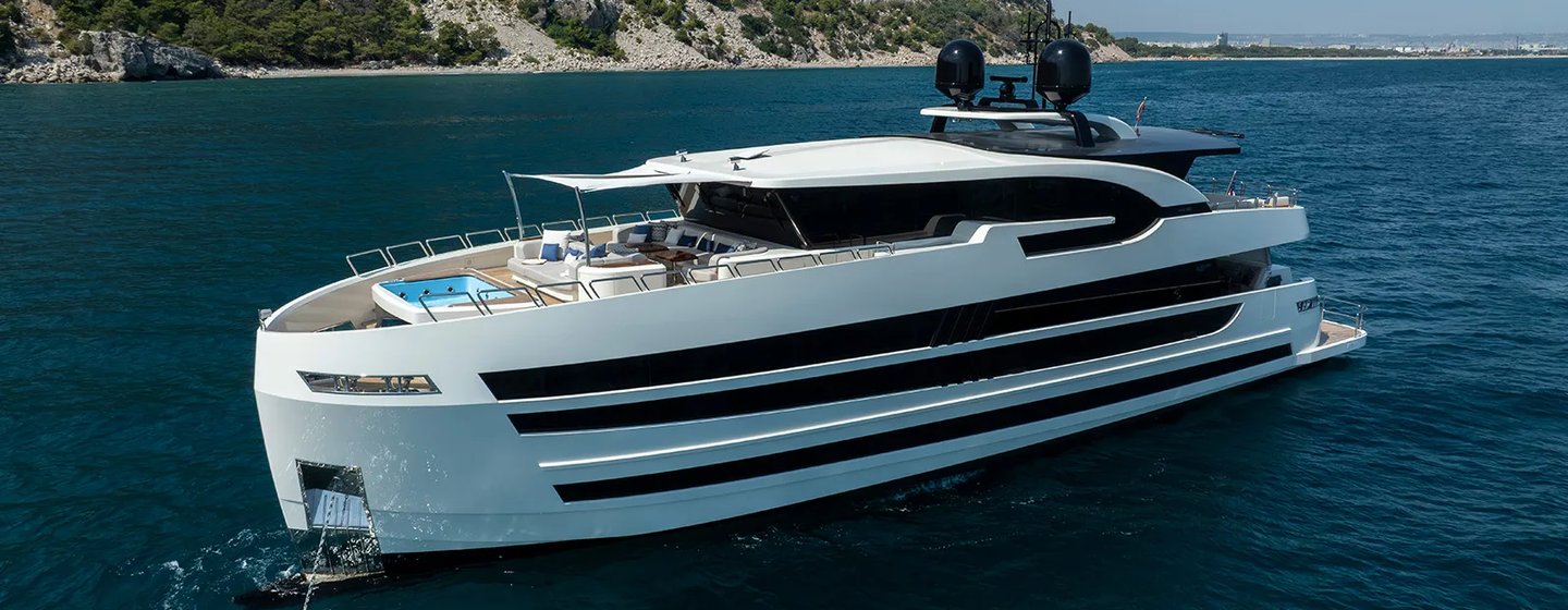 Lazzara UHV 100 Motor Yacht