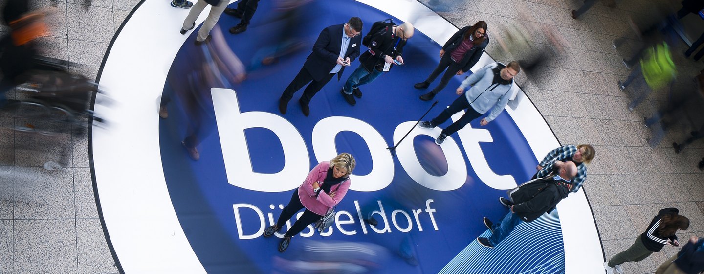 People stood on boot Dusseldorf sign