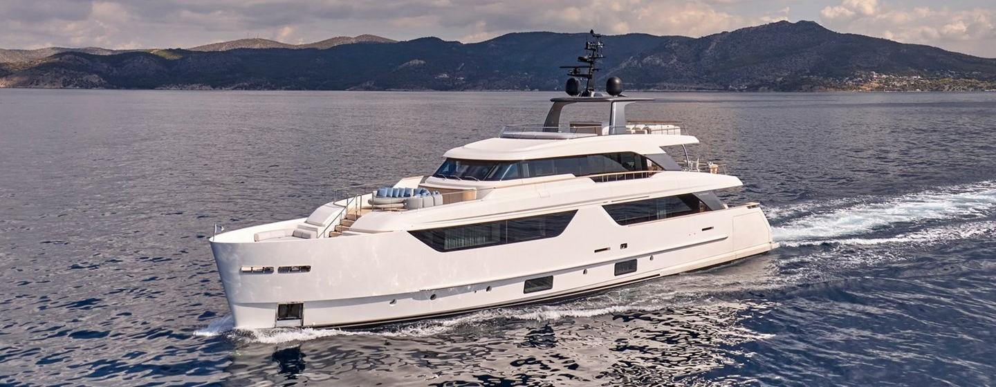 Motor yacht K2 underway side profile