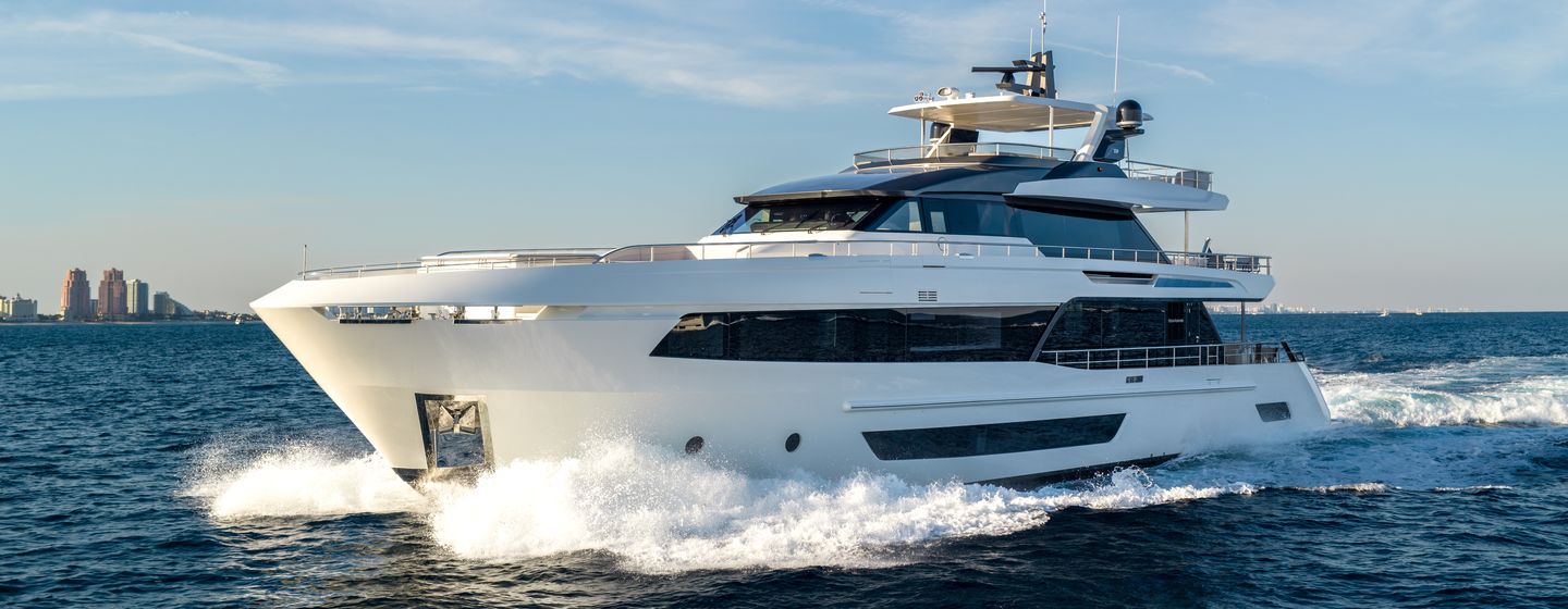 Ocean Alexander Superyacht 35 Puro/02 under way 