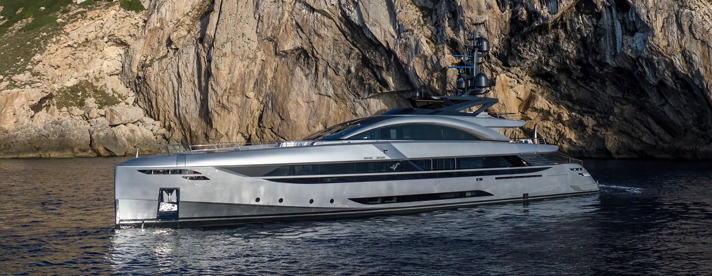 Superyacht No Stress under way 