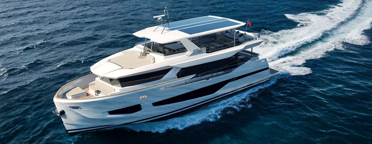 Motor yacht 27XP underway