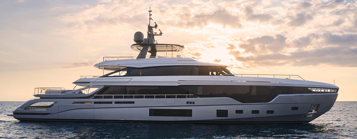 Azimut motor yacht Tanelorn at anchor side view 