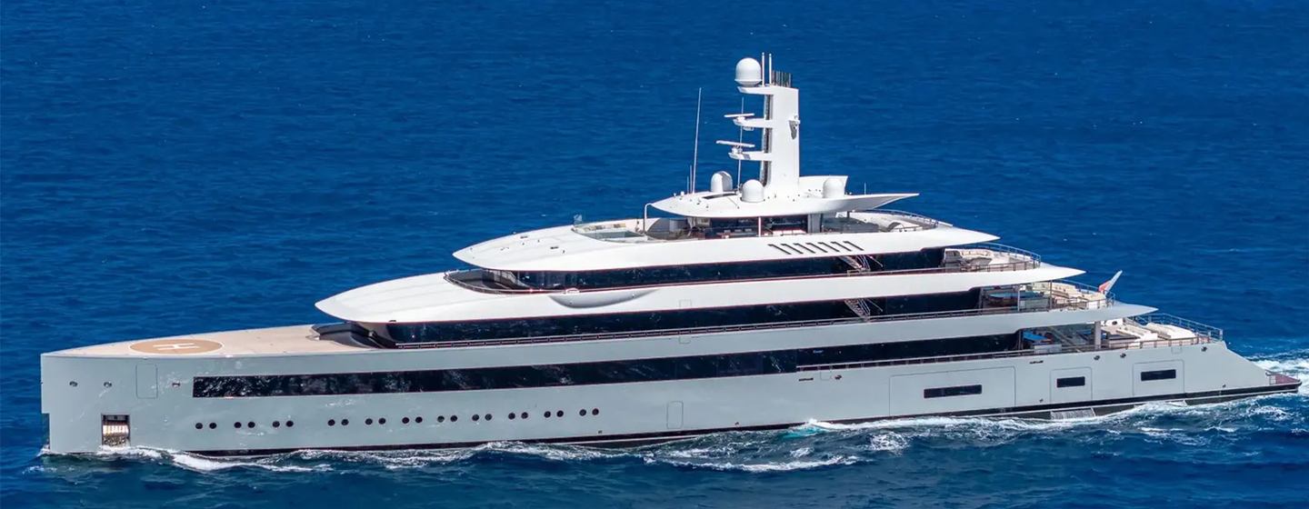 Feadship superyacht Moonrise underway side view 