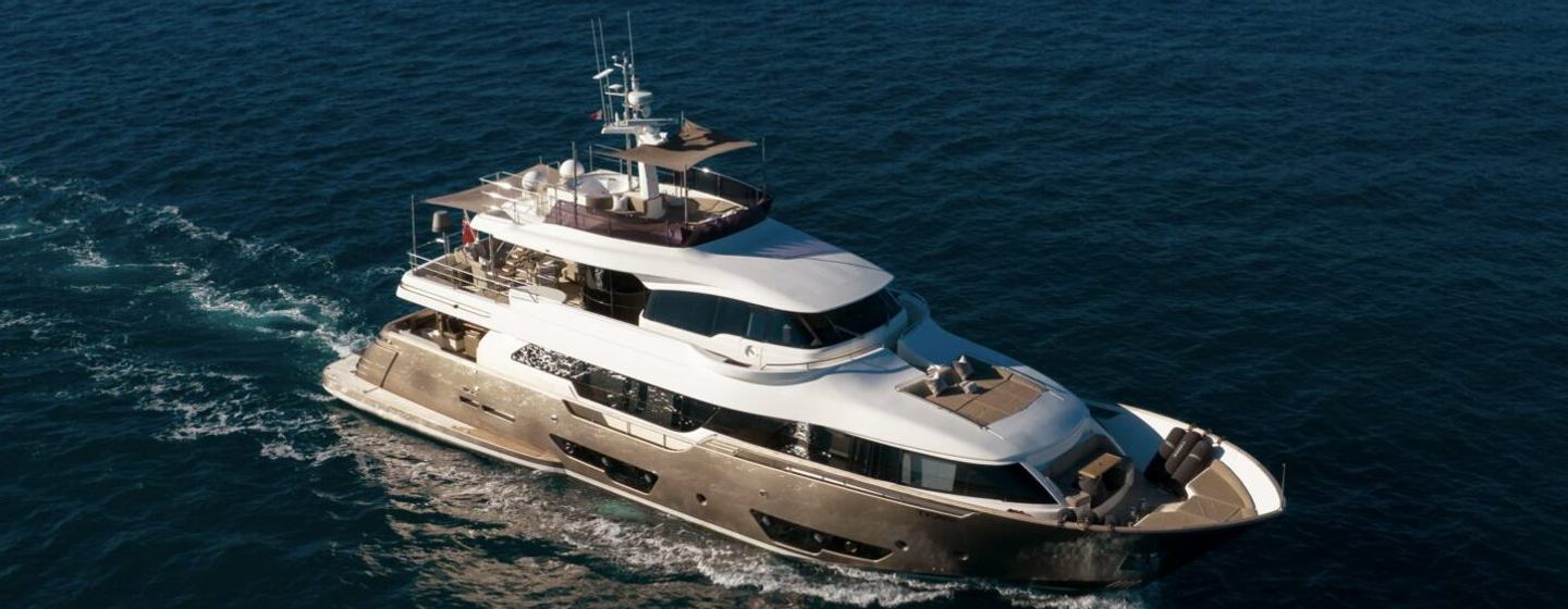 Motor Yacht Yvonne under way 