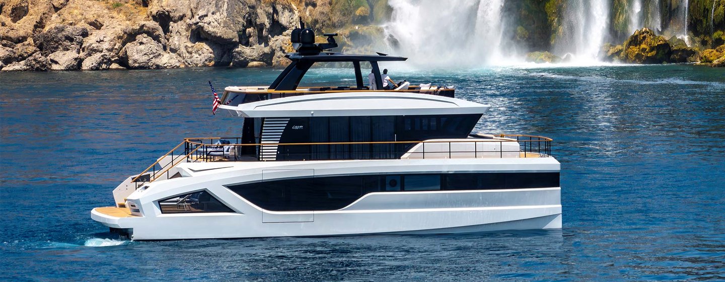 Lazzara LPC 300 catamaran at anchor 