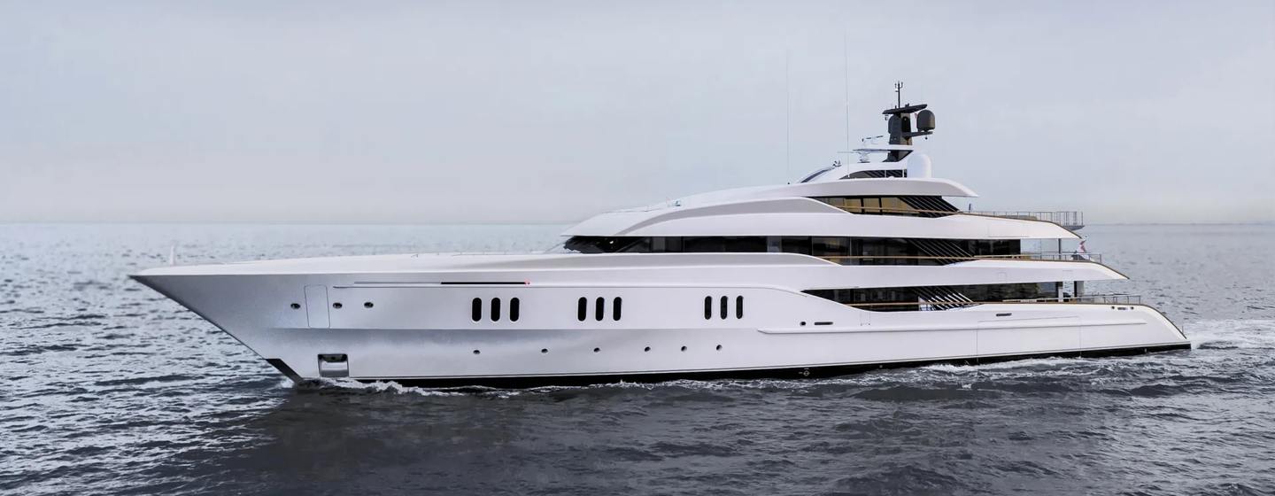 Superyacht Vanish under way 