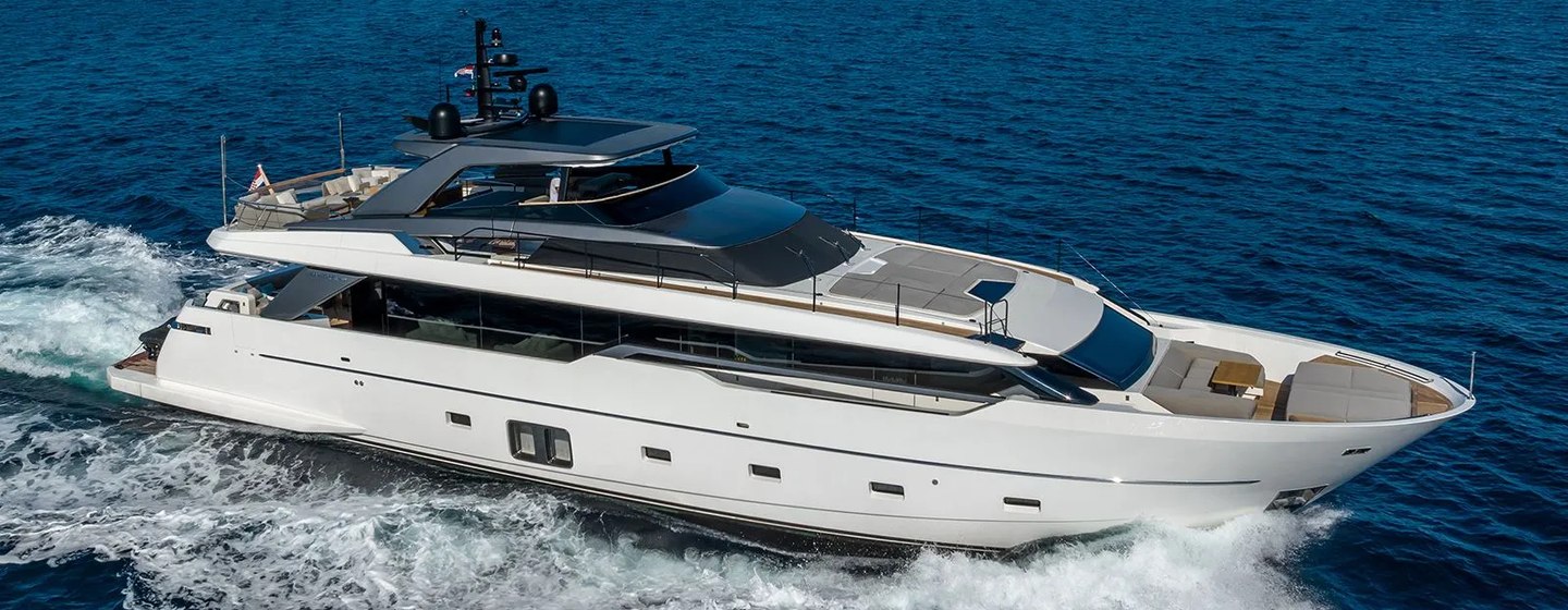 Motor Yacht JICJ under way 