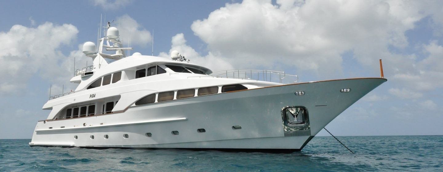 Benetti PIDA underway, surrounded by sea