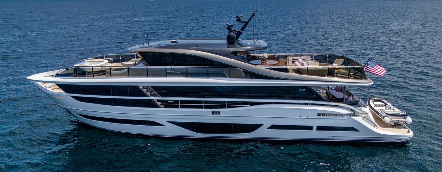 Motor Yacht Splash at anchor 