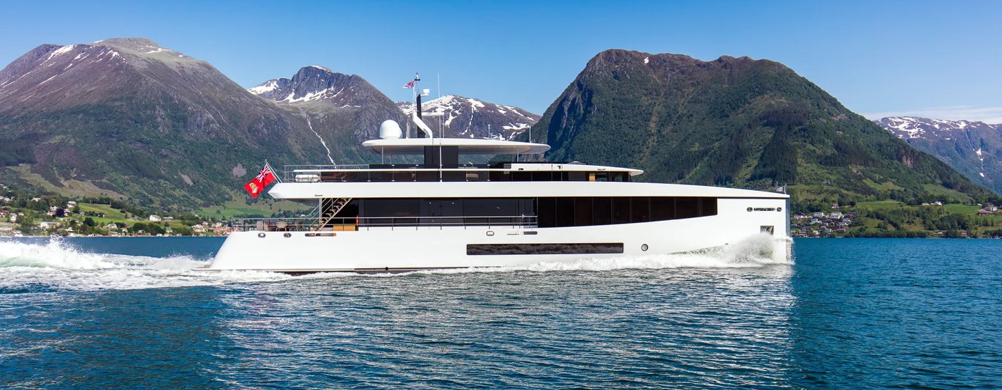 Feadship Superyacht Graycliffs under way 