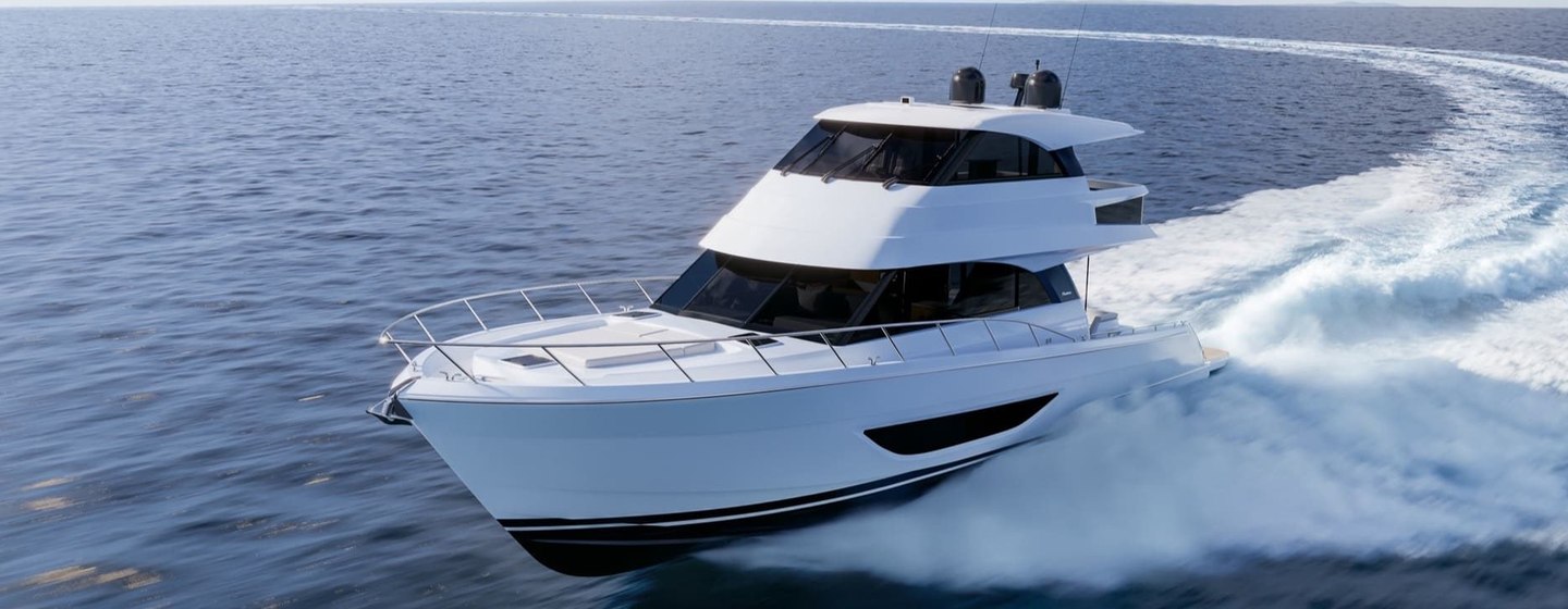 Maritimo M60 flybridge on water